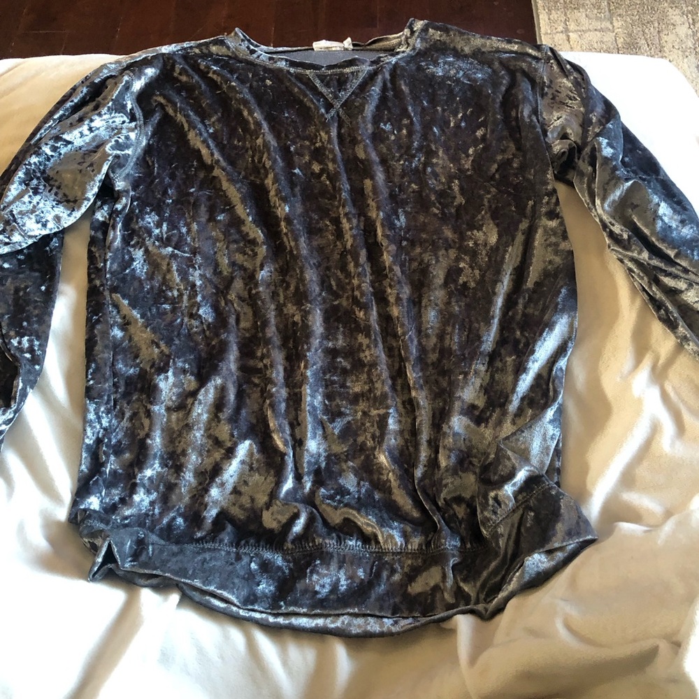 GUC Cabin Fever Silver Metallic Long Sleeve Shirt Size Small Crushed Velvet